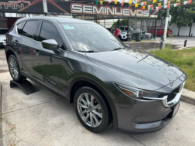 Mazda CX-5 Signature 2021 en el lote de TRN Seminuevos