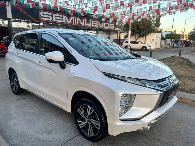 Mitsubishi Xpander GLS 2022 en el lote de TRN Seminuevos