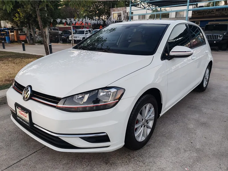 Volkswagen Golf TSI 1.8T 2018 en el lote de TRN Seminuevos