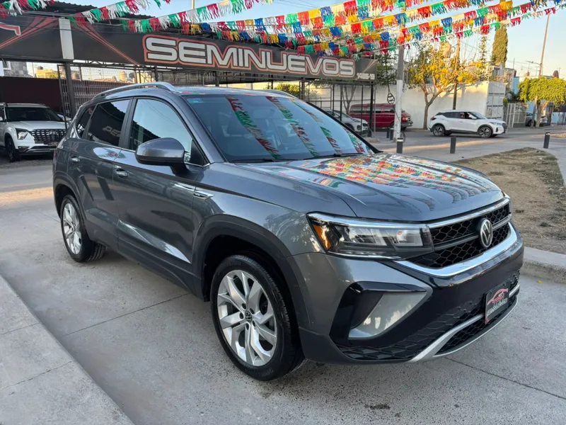 Volkswagen Taos Comfortline 2022 en el lote de TRN Seminuevos